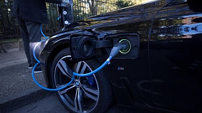 Londres negocia con 6 empresas para crear fábricas de baterías de vehículos eléctricos - FT Londres negocia con 6 empresas para crear fábricas de baterías de vehículos eléctricos - FT