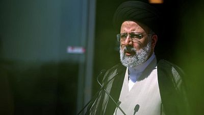 إعلام رسمي: المرشح المعتدل الوحيد في انتخابات الرئاسة الإيرانية يهنئ رئيسي بالفوز إعلام رسمي: المرشح المعتدل الوحيد في انتخابات الرئاسة الإيرانية يهنئ رئيسي بالفوز
