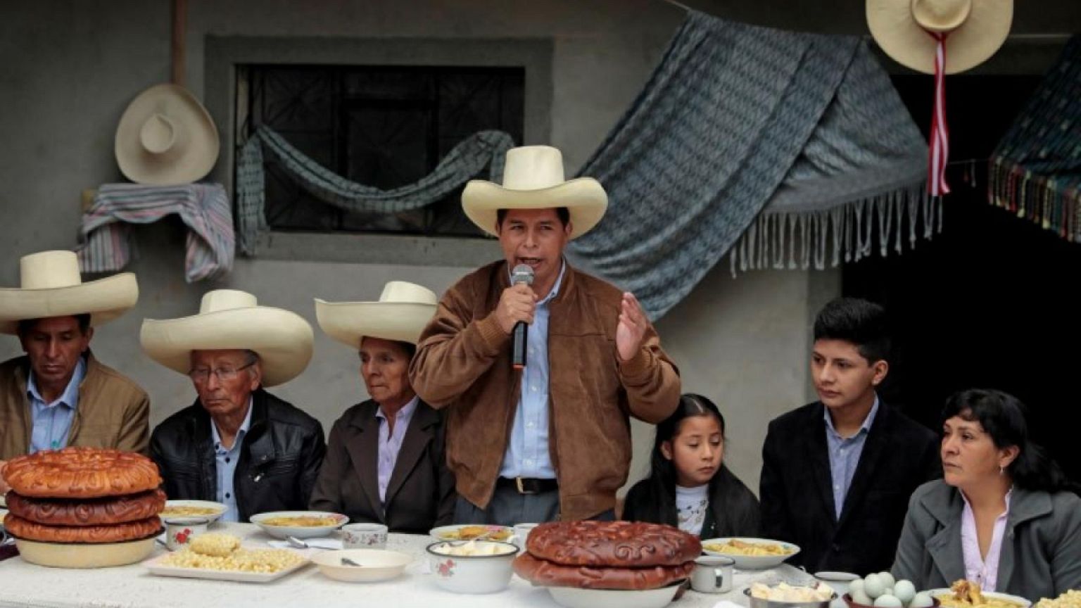 Partidarios de Castillo y Fujimori alistan marchas a la espera de desenlace electoral en Perú