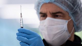 Australia limita el uso de la vacuna de COVID-19 de AstraZeneca a los mayores de 60 años