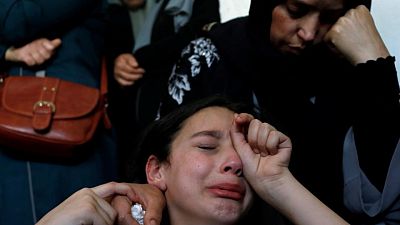 الفلسطينيون يشيعون جثمان فتى قتل برصاص الجيش الإسرائيلي في الضفة الغربية الفلسطينيون يشيعون جثمان فتى قتل برصاص الجيش الإسرائيلي في الضفة الغربية