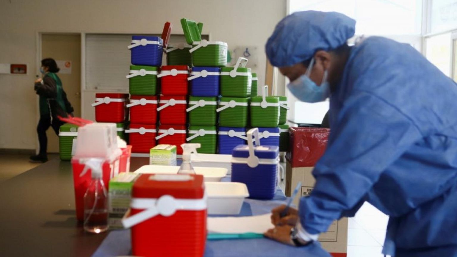 Argentine port unions say to go on 24-hour strike over vaccine access