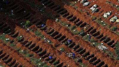 El número de muertos de COVID-19 supera los 4 millones El número de muertos de COVID-19 supera los 4 millones