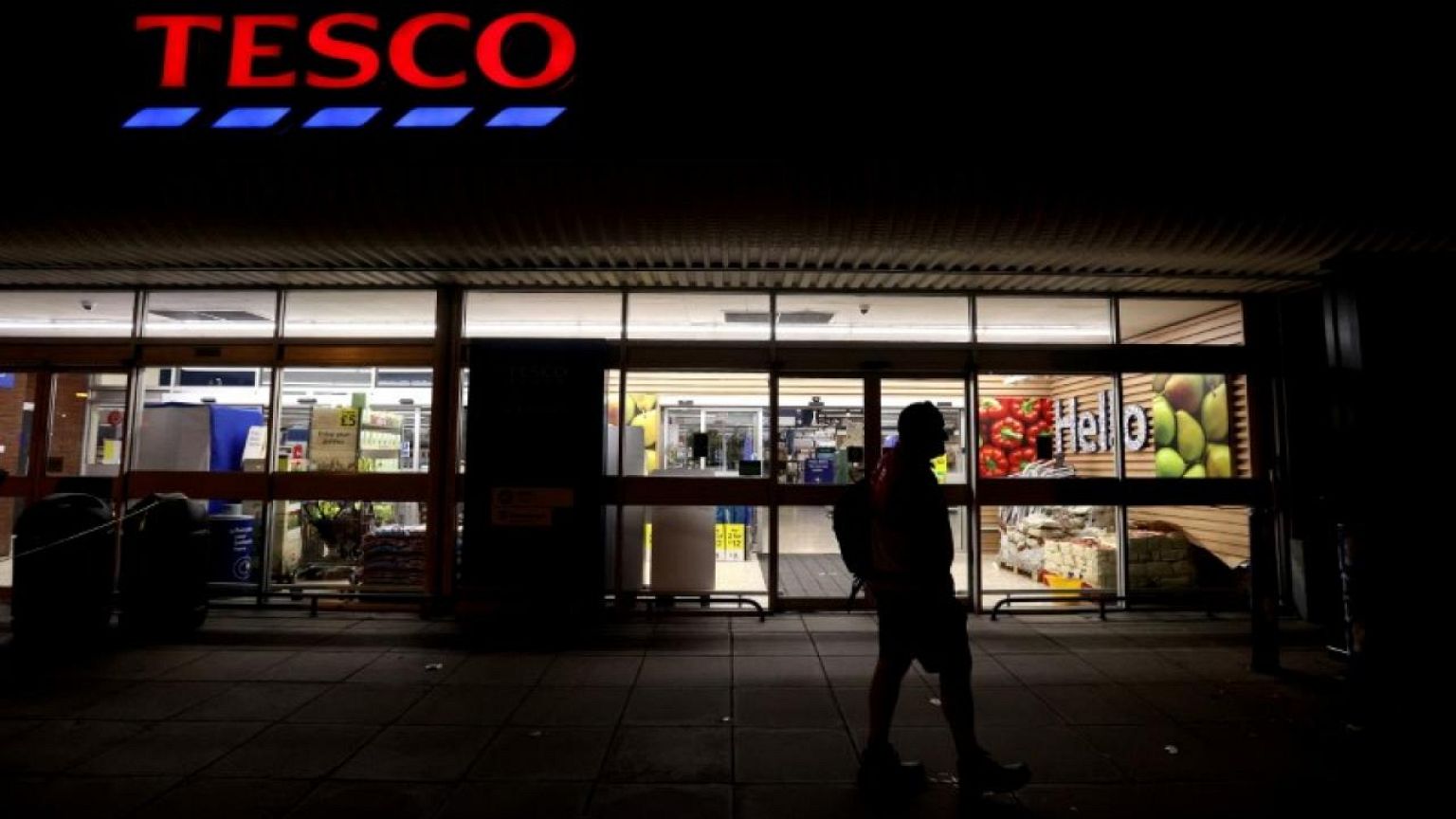 Britain's Tesco to encourage mask wearing after July 19