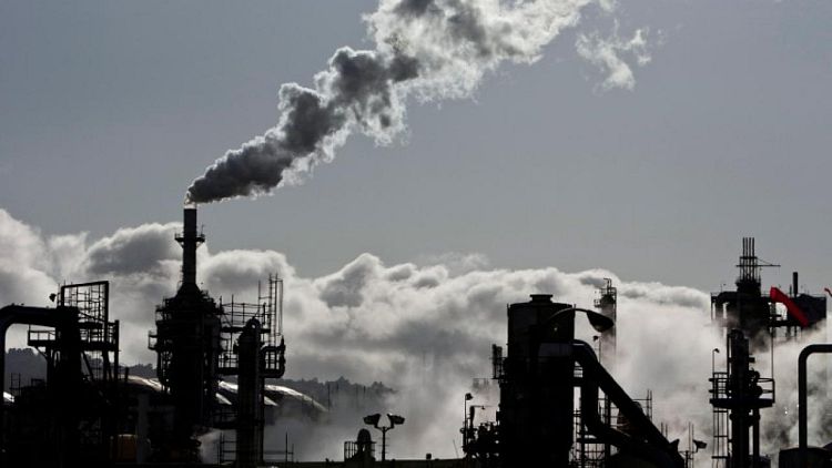 Global carbon price floor would limit global warming - IMF staff