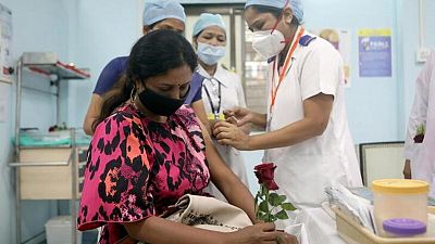 India debería prepararse para tercera ola COVID-19 para octubre: expertos en salud