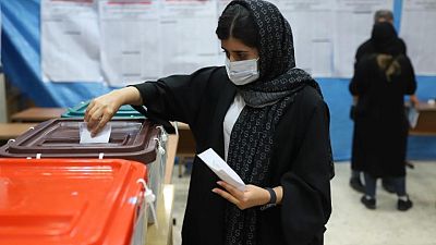 تلفزيون: إغلاق مراكز الاقتراع في انتخابات إيران وتمديد التصويت في بعض المراكز تلفزيون: إغلاق مراكز الاقتراع في انتخابات إيران وتمديد التصويت في بعض المراكز