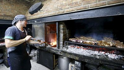 Argentina anunciará acuerdo para reiniciar las exportaciones de carne la próxima semana: fuentes Argentina anunciará acuerdo para reiniciar las exportaciones de carne la próxima semana: fuentes