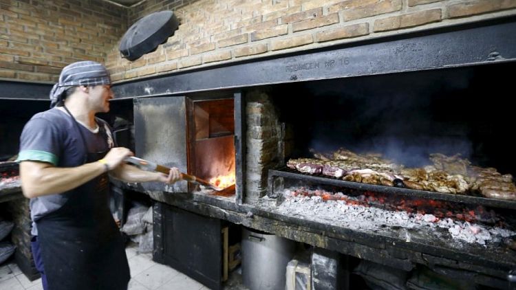 Argentina anunciará acuerdo para reiniciar las exportaciones de carne la próxima semana: fuentes