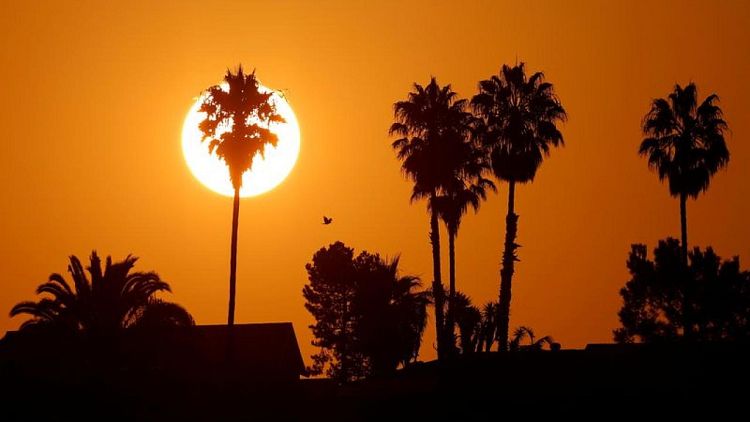 Residentes del suroeste de EEUU, abochornados en quinto día de calor récord