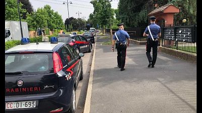 L'uomo si era rinchiuso nel bagno, arrestato da carabinieri L'uomo si era rinchiuso nel bagno, arrestato da carabinieri