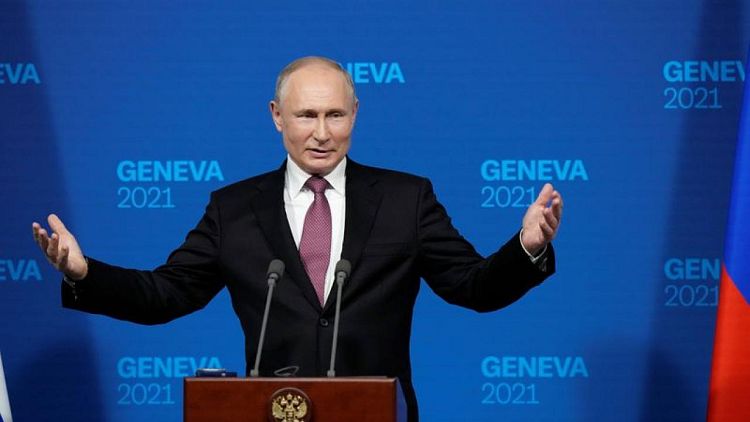 Putin dice que recibió la vacuna rusa anti-COVID-19