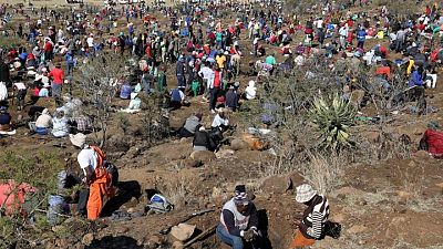 S.African 'diamond rush' unearths only quartz crystals, officials say S.African 'diamond rush' unearths only quartz crystals, officials say