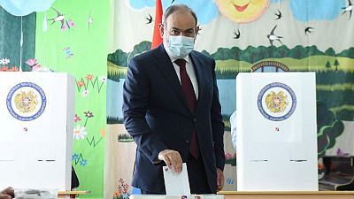 القائم بأعمال رئيس وزراء أرمينيا يعلن فوزه في الانتخابات البرلمانية رغم استمرار الفرز