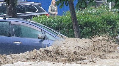 Putin orders military to help clear up floods in annexed Crimea Putin orders military to help clear up floods in annexed Crimea