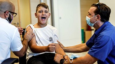 إسرائيل تحث على تطعيم كل المراهقين وتشير إلى بؤر جديدة للمتحور دلتا