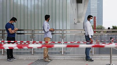 أبوظبي تتيح للسياح تطعيما مجانيا للوقاية من كوفيد-19 أبوظبي تتيح للسياح تطعيما مجانيا للوقاية من كوفيد-19