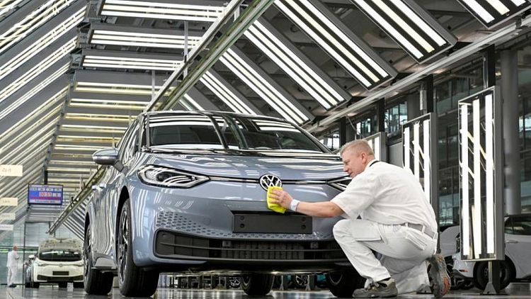 Volkswagen sticks to 2021 profit margin forecast despite chip crunch