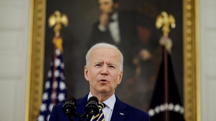 Biden dice que hay que hacer frente a problemas creados por las grandes tecnológicas: Casa Blanca