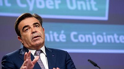 Bruselas plantea crear un departamento para hacer frente a la delincuencia cibernética Bruselas plantea crear un departamento para hacer frente a la delincuencia cibernética