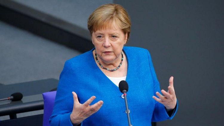 Merkel dice que Alemania podría necesitará rescatar a 10.000 personas de Afganistán