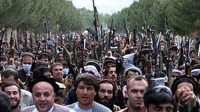 Un ataque de talibanes provoca el incendio de un hospital afgano y destruye vacunas de COVID-19 Un ataque de talibanes provoca el incendio de un hospital afgano y destruye vacunas de COVID-19