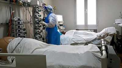 وزارة الصحة التونسية تقول إن المنظومة الصحية بالبلاد انهارت وزارة الصحة التونسية تقول إن المنظومة الصحية بالبلاد انهارت