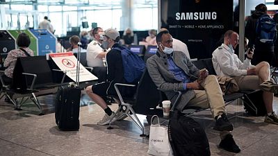 Boris Johnson insinúa que personas vacunadas podrán viajar pronto sin restricciones Boris Johnson insinúa que personas vacunadas podrán viajar pronto sin restricciones
