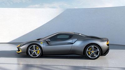 Ferrari presenta un deportivo híbrido de 320.000 dólares en carrera por autos eléctricos Ferrari presenta un deportivo híbrido de 320.000 dólares en carrera por autos eléctricos