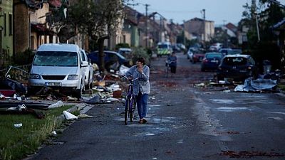 Un tornado arrasa pueblos y mata a tres personas en la República Checa Un tornado arrasa pueblos y mata a tres personas en la República Checa