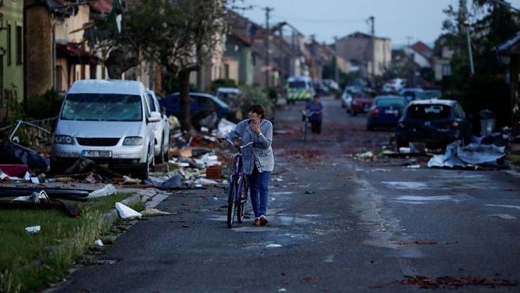 Un tornado arrasa pueblos y mata a tres personas en la República Checa