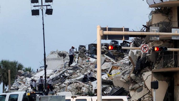 إيه.بي.سي نيوز: 3 قتلى في انهيار مبنى مدينة ميامي الأمريكية