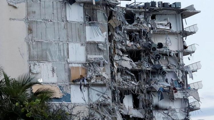 La demolición de un condominio colapsado en Miami podría ocurrir el domingo