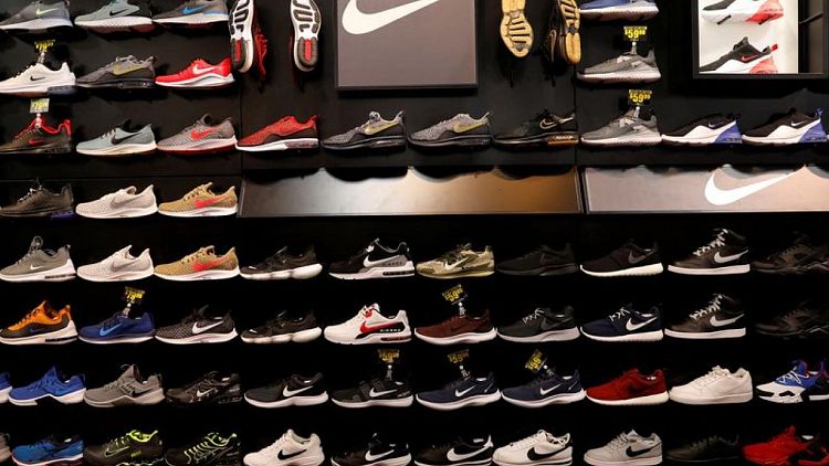 Nike no cumple estimaciones de ventas y destaca costos de flete antes de temporada navideña