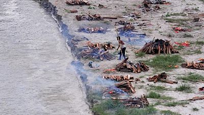 Crecida del Ganges revela tumbas ribereñas de muertos por COVID Crecida del Ganges revela tumbas ribereñas de muertos por COVID
