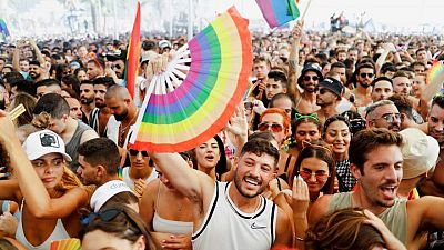شوارع تل أبيب تغص بالمشاركين في الاستعراض السنوي للمثليين شوارع تل أبيب تغص بالمشاركين في الاستعراض السنوي للمثليين