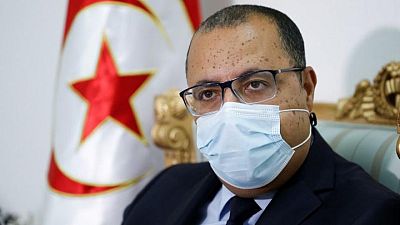 رئيس الوزراء التونسي يقيل وزير الصحة وسط انتقادات بشأن أزمة كورونا