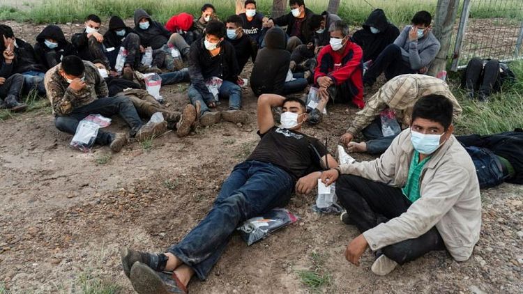 الشرطة الأمريكية تعتقل أكثر من مليون مهاجر على الحدود مع المكسيك في تسعة أشهر
