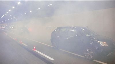 A bordo di auto che si è scontrata contro furgone,4 feriti gravi A bordo di auto che si è scontrata contro furgone,4 feriti gravi