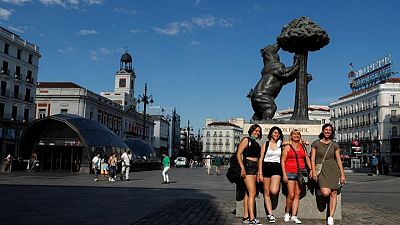 Spain scraps outdoor mask-wearing rule, but many stay covered up Spain scraps outdoor mask-wearing rule, but many stay covered up