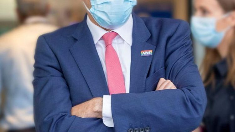 استقالة وزير الصحة البريطاني بعد خرق قواعد مكافحة فيروس كورونا