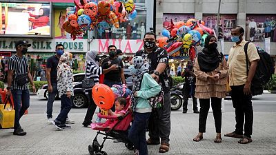 رئيس الوزراء: ماليزيا ستمدد العزل العام للحد من انتشار كوفيد-19 رئيس الوزراء: ماليزيا ستمدد العزل العام للحد من انتشار كوفيد-19