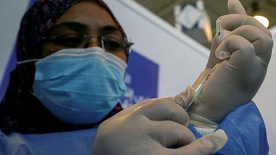 وزارة: مصر تحصل على 1.9 مليون جرعة من لقاحات كورونا من كوفاكس الشهر المقبل وزارة: مصر تحصل على 1.9 مليون جرعة من لقاحات كورونا من كوفاكس الشهر المقبل