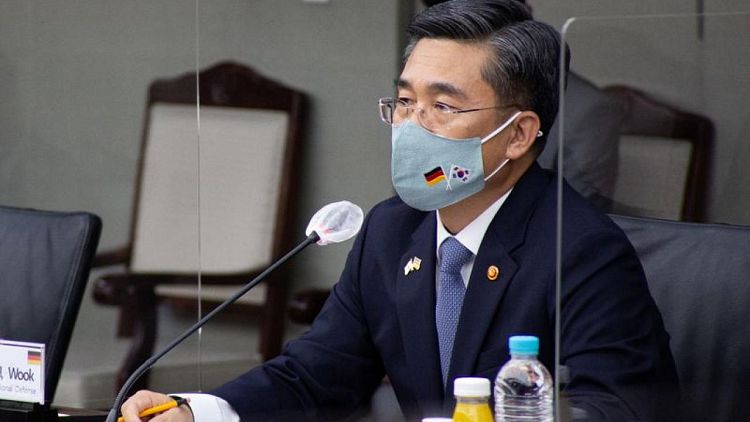 Los dirigentes surcoreanos se disculpan por el brote de COVID-19 en un barco de la armada