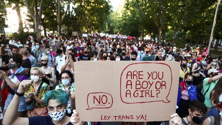 El Gobierno español aprueba un borrador del proyecto de ley de autodeterminación de género