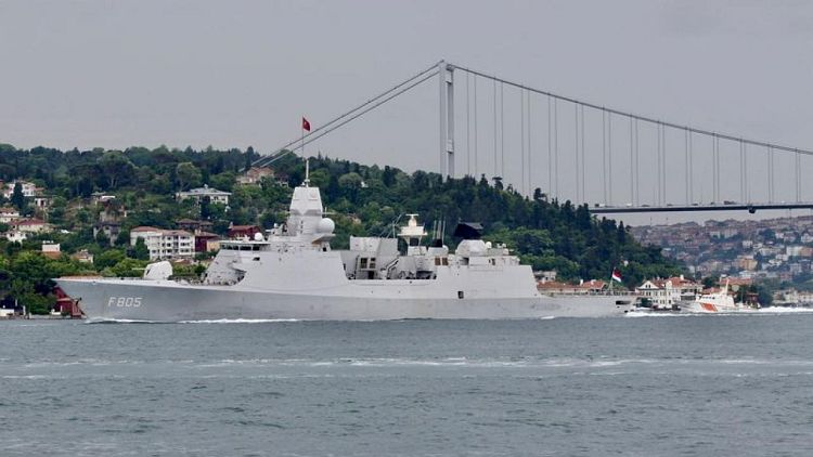 Países Bajos dice que aviones "irresponsables" rusos acosaron a una fragata en el Mar Negro