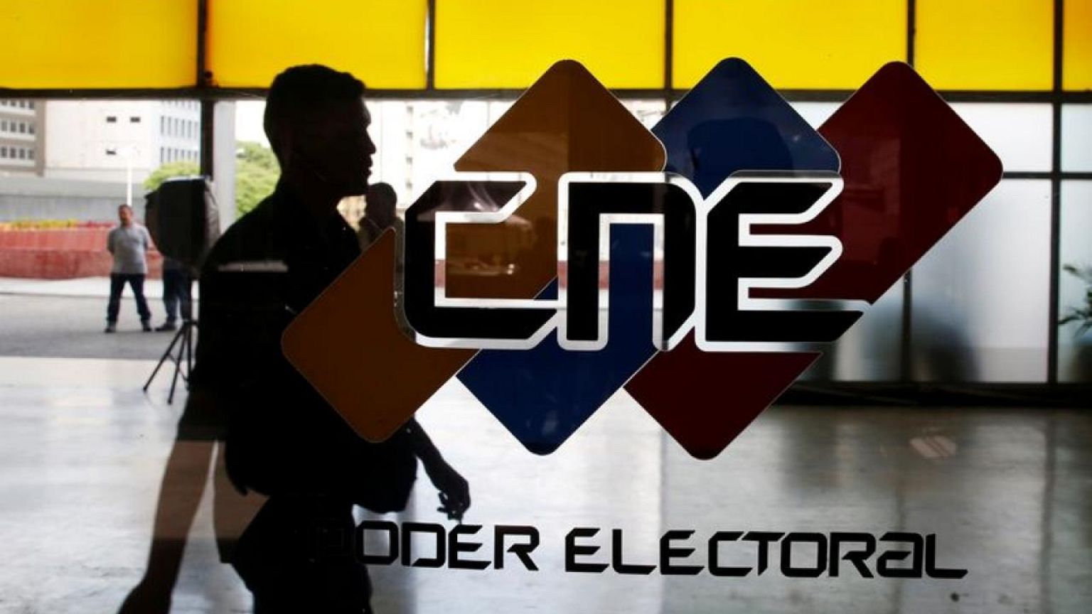 Autoridad electoral de Venezuela levanta veto a coalición de partidos opositores