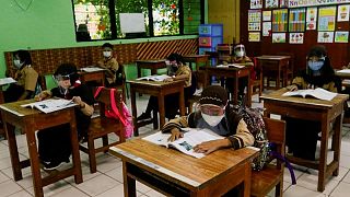 ارتفاع إصابات كورونا بين أطفال إندونيسيا مع تفاقم الأزمة