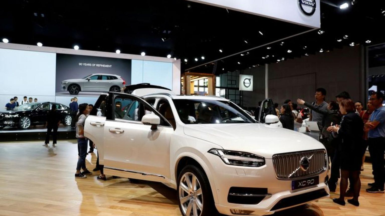 Volvo Cars EV road map includes better batteries, longer range