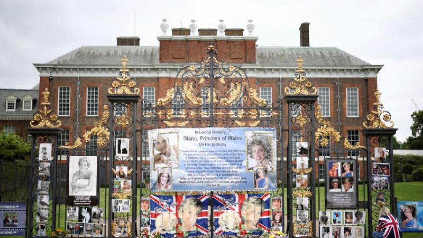 Britain S William And Harry Put Feud Aside To Unveil Princess Diana Statue Euronews